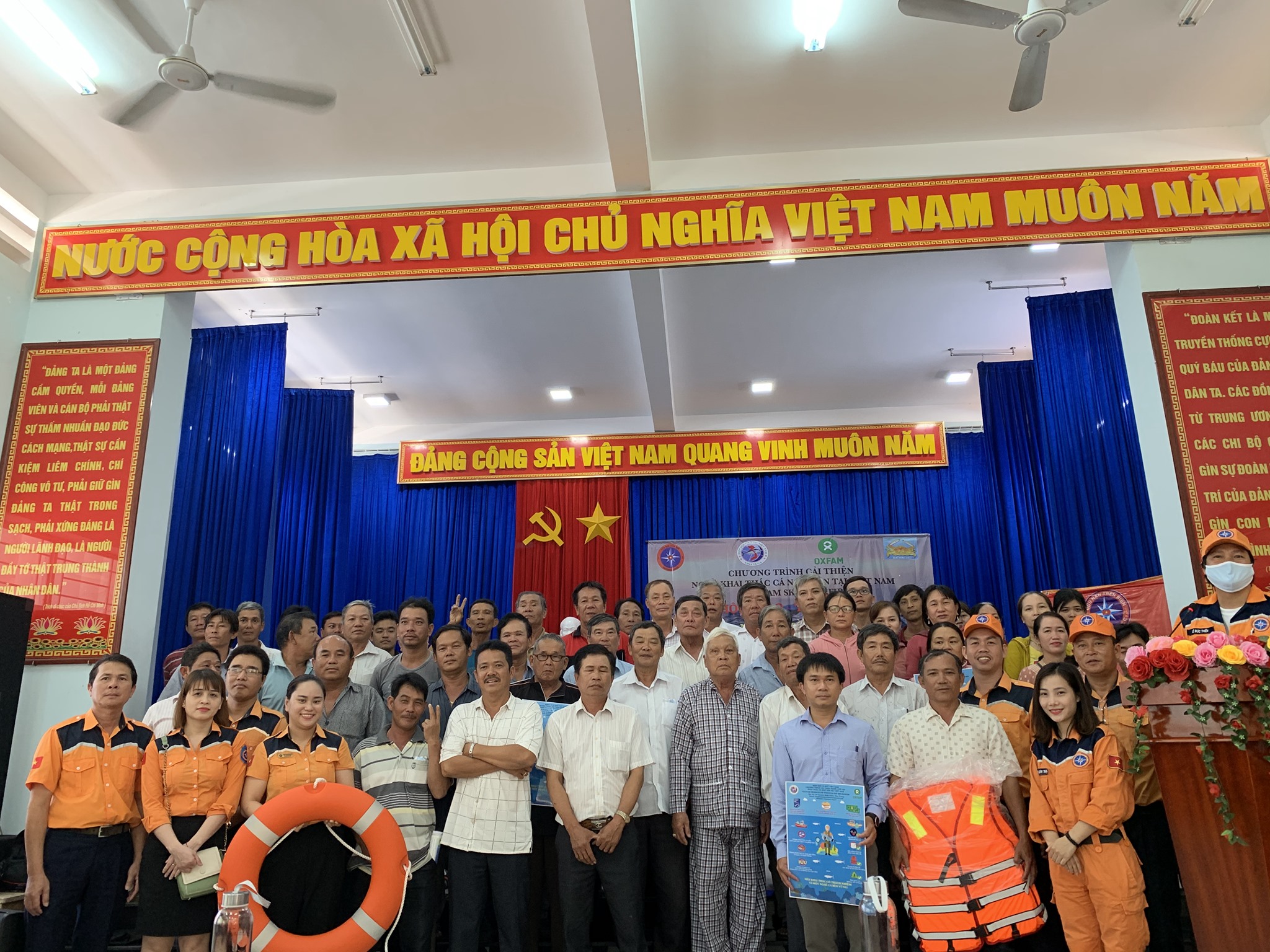 Hình ảnh minh họa bài viết: ĐÁNH BẮT BỀN VỮNG VÀ ĐẢM BẢO AN TOÀN LAO ĐỘNG TRÊN BIỂN